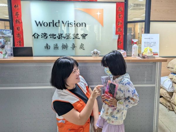 展望會南區發放7300萬助學金 弱勢家庭獲愛心物資支持　安心迎接新學期1
